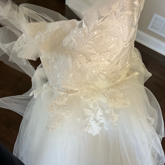FLOWER GIRL dress with detachable train - Picture 4 of 8